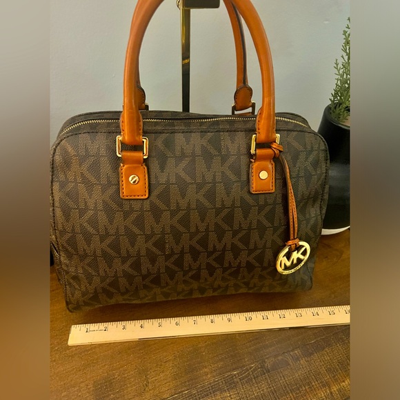 Michael Kors Jetset Large Satchel - Picture 12 of 13